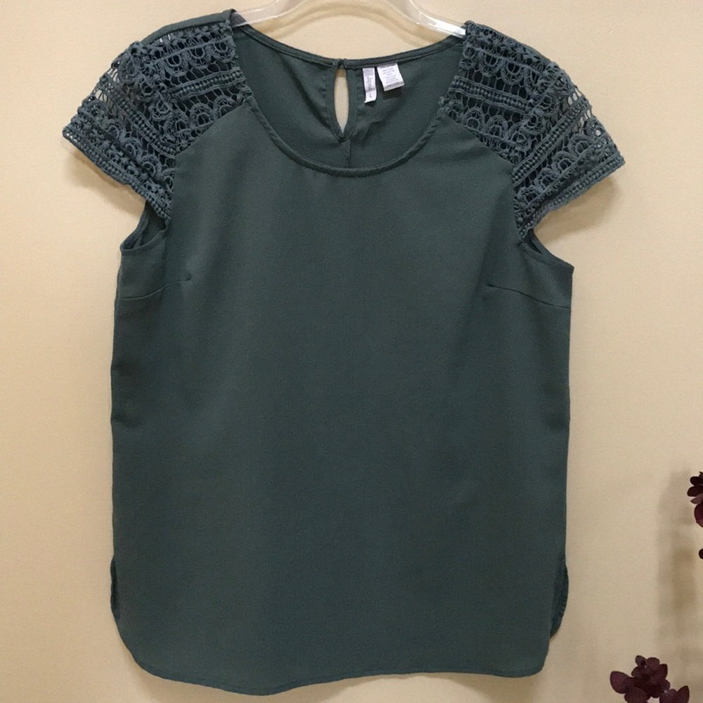 JAPNA LACE ACCENTS  TOP
